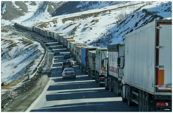 Լարսը փակ է բոլոր տեսակի տրանսպորտային միջոցների համար